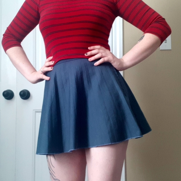 Lily's of Bevery Hills Dresses & Skirts - Lily's of Beverly Hills Navy Blue Pleated Skirt
